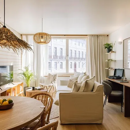 Апартаменты Saleh - 2 Bedrooms, Pool, Gym, Terrace In Santos Лиссабон