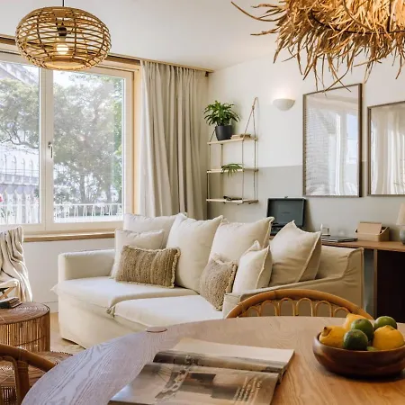 Saleh - 2 Bedrooms, Pool, Gym, Terrace In Santos * 리스본
